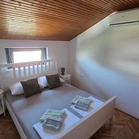 Perlica Biograd Na Moru