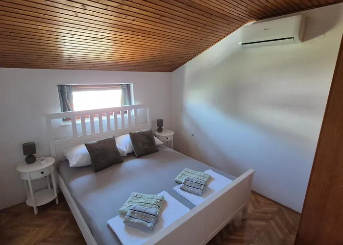 Perlica Biograd Na Moru